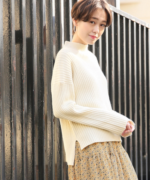 LOWRYS FARM(ローリーズファーム)の「7Gワイドリブプルオーバー 820264(ニット/セーター・レディース・ブラック/ベージュ/オフホワイト/ブルー・FREE)」の2枚目の写真