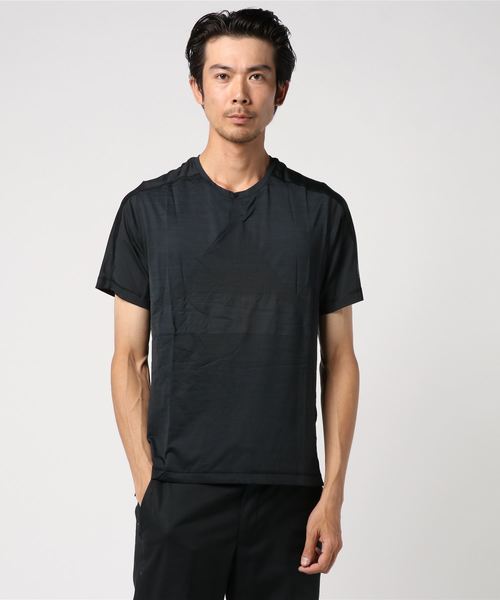 Reebok(リーボック)の「ワンシリーズ ACTIVCHILL ショートスリーブ VENT Tシャツ(Tシャツ/カットソー・メンズ・ブラック/コバルトブルー・MEDIUM/X-LARGE/LARGE/SMALL/X-SMALL/XX-LARGE/XXX-LARGE)」の2枚目の写真