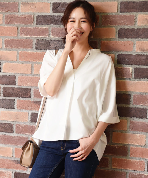 Luz Llena(ラズレナ)の「厚手ジョーゼット5分袖スキッパーシャツ(シャツ/ブラウス・レディース・オフホワイト/ブラック/モカ・MEDIUM)」の2枚目の写真