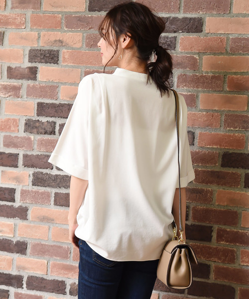 Luz Llena(ラズレナ)の「厚手ジョーゼット5分袖スキッパーシャツ(シャツ/ブラウス・レディース・オフホワイト/ブラック/モカ・MEDIUM)」の4枚目の写真