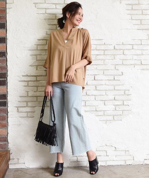 Luz Llena(ラズレナ)の「厚手ジョーゼット5分袖スキッパーシャツ(シャツ/ブラウス・レディース・オフホワイト/ブラック/モカ・MEDIUM)」の8枚目の写真