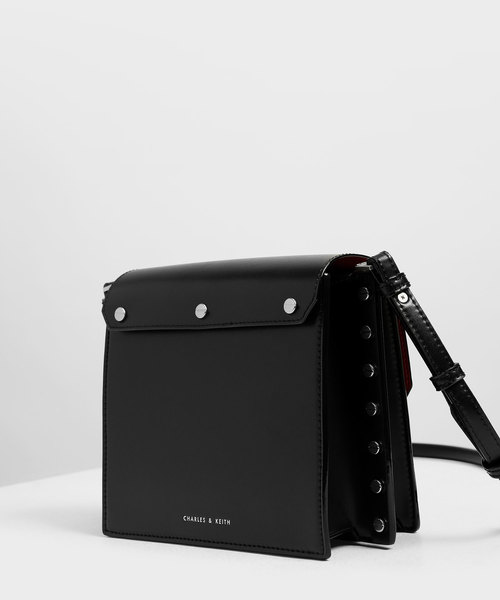 CHARLES & KEITH（チャールズ & キース）の「リバーシブルフラップ クロスボディバッグ / Reversible Flap Crossbody Bag（ショルダーバッグ・レディース・ブラック/ライトピンク/タン/イエロー・S）」の16枚目の写真