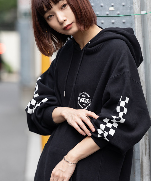 VANS(バンズ)の「VANS/ヴァンズ Checker Pull Over Hoodie(パーカー・メンズ・ネイビー/ブラック/グレー・M/L/XL)」の2枚目の写真