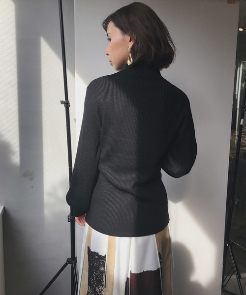 Ameri（アメリ）の「TURTLE PUFF SLEEVE KNIT（ニット/セーター・レディース・ブラック/ベージュ/レッド・FREE）」の12枚目の写真