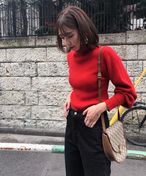 Ameri（アメリ）の「TURTLE PUFF SLEEVE KNIT（ニット/セーター・レディース・ブラック/ベージュ/レッド・FREE）」の14枚目の写真