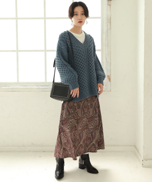 PAGEBOY（ページボーイ）の「ケーブルユルVネックニット（ニット/セーター・レディース・チャコールグレー/オフホワイト/ブルー/グレイッシュベージュ・FREE）」の14枚目の写真