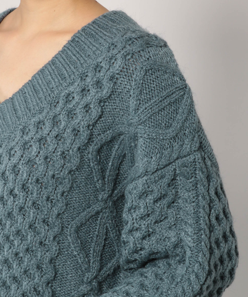 PAGEBOY（ページボーイ）の「ケーブルユルVネックニット（ニット/セーター・レディース・チャコールグレー/オフホワイト/ブルー/グレイッシュベージュ・FREE）」の20枚目の写真