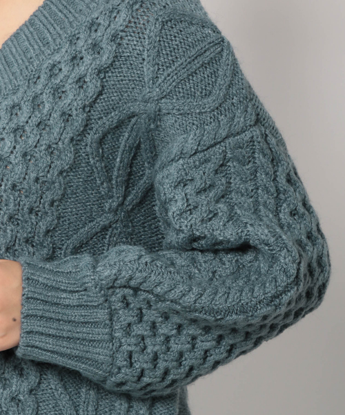 PAGEBOY（ページボーイ）の「ケーブルユルVネックニット（ニット/セーター・レディース・チャコールグレー/オフホワイト/ブルー/グレイッシュベージュ・FREE）」の21枚目の写真
