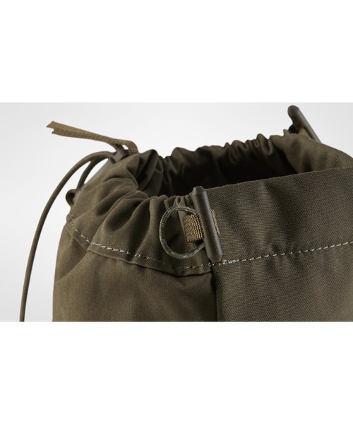 FJALL RAVEN (フェールラーベン)の「Singi Gear Holder (FJALLRAVEN/フェールラーベン)(バックパック/リュック・メンズ・ダークオリーブ/サンドベージュ・ONE SIZE)」の8枚目の写真