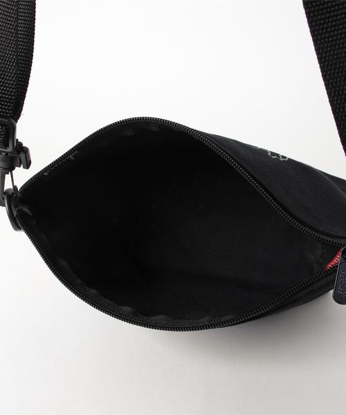 Manhattan Portage（マンハッタンポーテージ）の「Zuccotti Clutch Canvas Lite（ショルダーバッグ・メンズ・ブラック/ナチュラル・X-SMALL）」の5枚目の写真