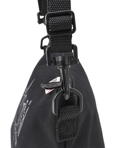 Manhattan Portage（マンハッタンポーテージ）の「Zuccotti Clutch Canvas Lite（ショルダーバッグ・メンズ・ブラック/ナチュラル・X-SMALL）」の16枚目の写真