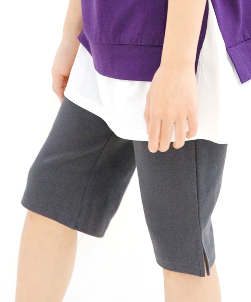 Bee des Bee（ビーデスビー）の「ストレッチハーフパンツ（その他パンツ・キッズ・パープル/ライトピンク/ブラウン/ベージュ/ブルー/ライトグレー/ホワイト/ミント/チャコール/ブラック/スモークグレー/ダークグリーン/エンジ/ライトインディゴブルー/ライトパープル/カーキ/ラベンダー/サーモンピンク/グリーン・100cm/110cm/120cm/130cm/140cm/150cm）」の2枚目の写真