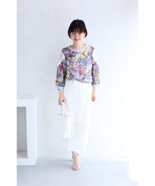 cawaii(カワイイ)の「レース施した優美な花絵のプルオーバートップス(Tシャツ/カットソー・レディース・グレー・FREE)」の5枚目の写真