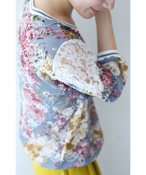 cawaii(カワイイ)の「レース施した優美な花絵のプルオーバートップス(Tシャツ/カットソー・レディース・グレー・FREE)」の6枚目の写真