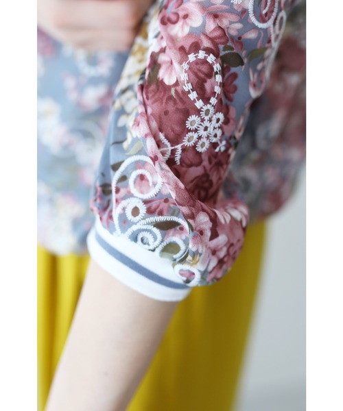 cawaii(カワイイ)の「レース施した優美な花絵のプルオーバートップス(Tシャツ/カットソー・レディース・グレー・FREE)」の12枚目の写真