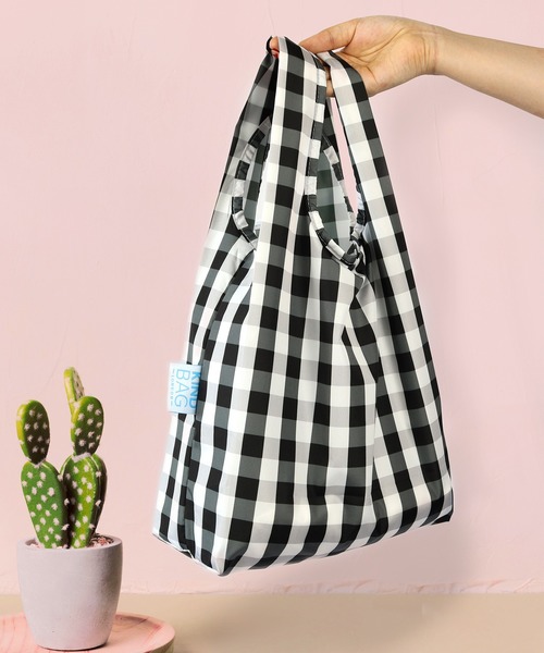 KIND BAG（カインドバッグ）の「〈KIND BAG/カインドバッグ〉プラスチック再生エコバッグ mini（エコバッグ/サブバッグ・レディース・ネイビー/ブラック×ホワイト/ブラック×グレー/グリーン/マルチ/カラフル/コーラル/グリーン×オレンジ/ブラック系その他/ライトブラウン/ブルーグリーン/ブラック/ライトブルー/パープル/ダークグリーン・ONE SIZE）」の4枚目の写真