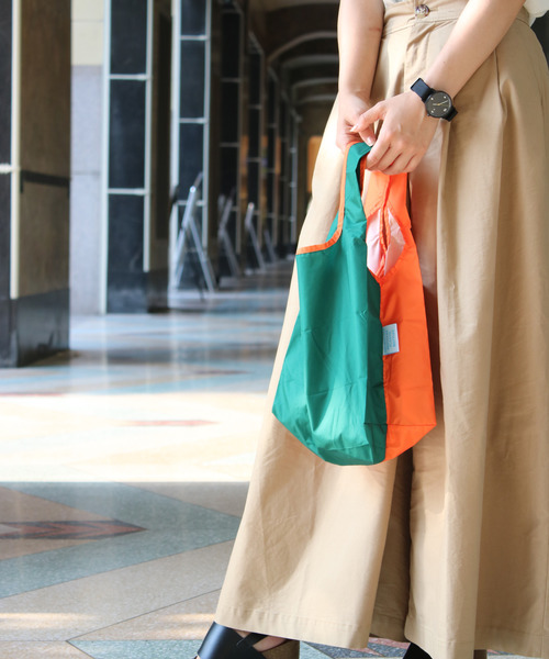 KIND BAG（カインドバッグ）の「〈KIND BAG/カインドバッグ〉プラスチック再生エコバッグ mini（エコバッグ/サブバッグ・レディース・ネイビー/ブラック×ホワイト/ブラック×グレー/グリーン/マルチ/カラフル/コーラル/グリーン×オレンジ/ブラック系その他/ライトブラウン/ブルーグリーン/ブラック/ライトブルー/パープル/ダークグリーン・ONE SIZE）」の20枚目の写真