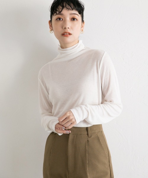 LOWRYS FARM(ローリーズファーム)の「シアータートルLS 895475(Tシャツ/カットソー・レディース・ブラック/イエロー/グリーン/アイボリー・FREE)」の2枚目の写真