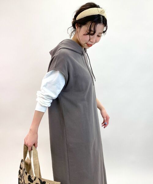 fredy repit（フレディレピ）の「【WEB限定】ミニ裏毛フード付きワンピース（ワンピース・レディース・ブラック/グレイッシュベージュ・38）」の7枚目の写真