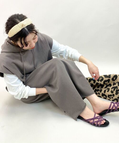 fredy repit（フレディレピ）の「【WEB限定】ミニ裏毛フード付きワンピース（ワンピース・レディース・ブラック/グレイッシュベージュ・38）」の10枚目の写真