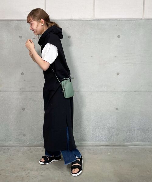 fredy repit（フレディレピ）の「【WEB限定】ミニ裏毛フード付きワンピース（ワンピース・レディース・ブラック/グレイッシュベージュ・38）」の11枚目の写真