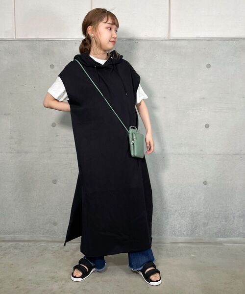 fredy repit（フレディレピ）の「【WEB限定】ミニ裏毛フード付きワンピース（ワンピース・レディース・ブラック/グレイッシュベージュ・38）」の12枚目の写真