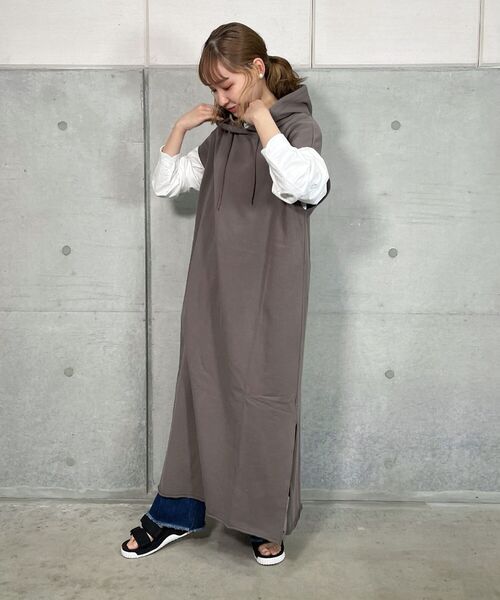 fredy repit（フレディレピ）の「【WEB限定】ミニ裏毛フード付きワンピース（ワンピース・レディース・ブラック/グレイッシュベージュ・38）」の20枚目の写真