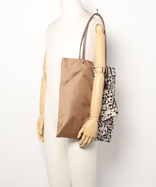 Te chichi(テチチ)の「サテンバンダナ柄トートバッグ(トートバッグ・レディース・カーキ/ブルー/ベージュ・フリ-)」の4枚目の写真