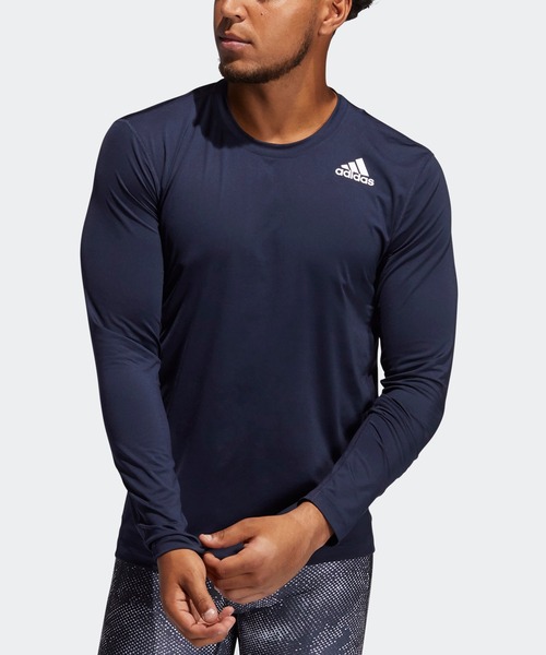 adidas（アディダス）の「テックフィット フィッティド 長袖T
