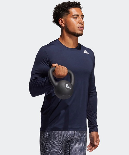 adidas（アディダス）の「テックフィット フィッティド 長袖T