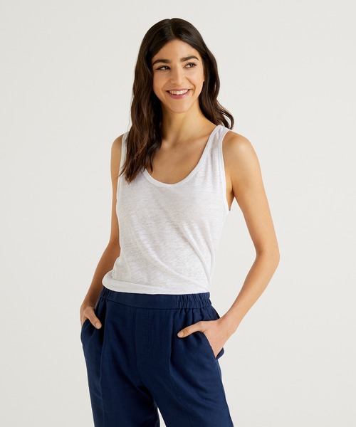 BENETTON (UNITED COLORS OF BENETTON)（ベネトンユナイテッドカラーズオブベネトン）の「ラウンドネックリネンタンクトップ（タンクトップ・レディース・ホワイト/ネイビー/ライトベージュ/ブラック/レッド・MEDIUM/X-SMALL/SMALL/LARGE）」の2枚目の写真