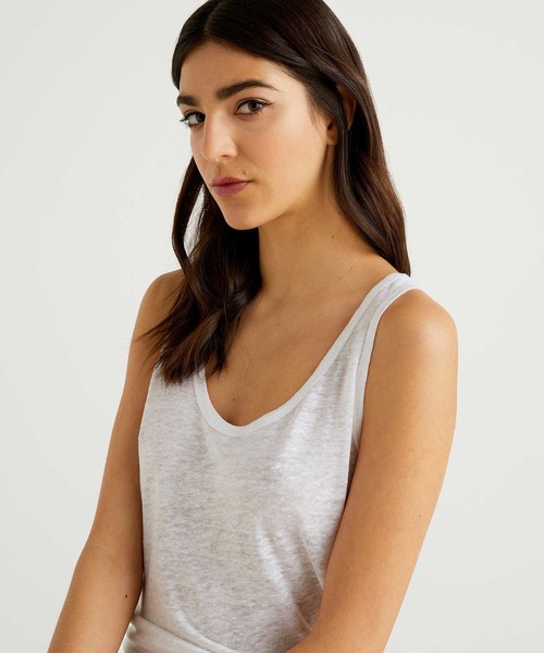 BENETTON (UNITED COLORS OF BENETTON)（ベネトンユナイテッドカラーズオブベネトン）の「ラウンドネックリネンタンクトップ（タンクトップ・レディース・ホワイト/ネイビー/ライトベージュ/ブラック/レッド・MEDIUM/X-SMALL/SMALL/LARGE）」の7枚目の写真