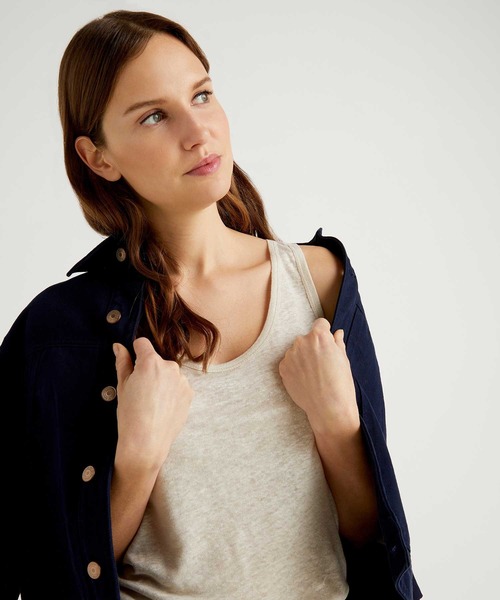 BENETTON (UNITED COLORS OF BENETTON)（ベネトンユナイテッドカラーズオブベネトン）の「ラウンドネックリネンタンクトップ（タンクトップ・レディース・ホワイト/ネイビー/ライトベージュ/ブラック/レッド・MEDIUM/X-SMALL/SMALL/LARGE）」の11枚目の写真