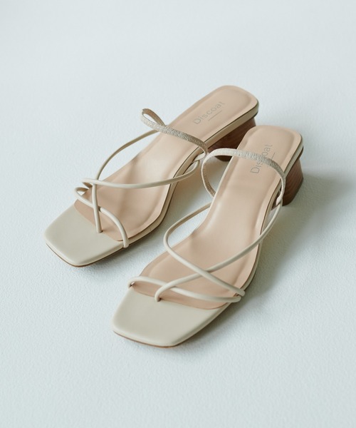 DISCOAT（ディスコート）の「クロスストラップサンダル（サンダル・レディース・ブラック/アイボリー・MEDIUM/LARGE）」の6枚目の写真