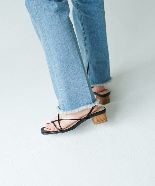 DISCOAT（ディスコート）の「クロスストラップサンダル（サンダル・レディース・ブラック/アイボリー・MEDIUM/LARGE）」の9枚目の写真