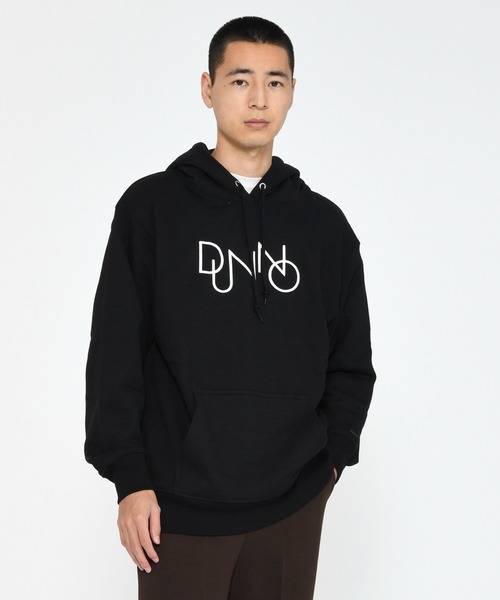 Dunno(ドノウ)の「DUNNO / ロゴプリントパーカー《ESTNATION EXCLUSIVE》(パーカー・メンズ・ブラック・MEDIUM/LARGE/X-LARGE)」の1枚目の写真