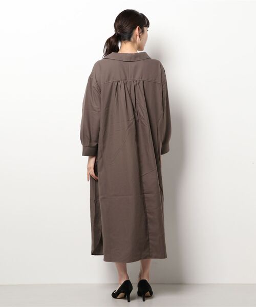 Samansa Mos2 blue（サマンサモスモスブルー）の「フラットカラーシャツワンピース（シャツワンピース・レディース・ベージュ/チャコール/パープル・ﾌﾘ-）」の7枚目の写真