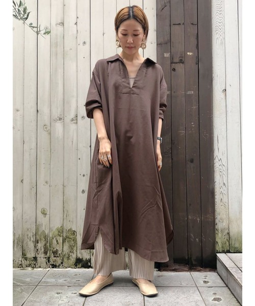 Samansa Mos2 blue（サマンサモスモスブルー）の「フラットカラーシャツワンピース（シャツワンピース・レディース・ベージュ/チャコール/パープル・ﾌﾘ-）」の2枚目の写真