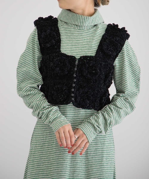 malamute（マラミュート）の「malamute block flower crochet vest 