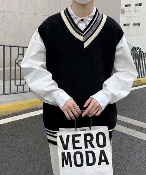 NO NEED(ノーニード)の「Vネックアシメデザインニットベスト /ゆるシルエット/カレッジ/シャツレイヤード/(ベスト・メンズ・ライトグリーン/グレー/ブラック/ホワイト・フリ-)」の13枚目の写真