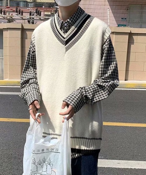 NO NEED(ノーニード)の「Vネックアシメデザインニットベスト /ゆるシルエット/カレッジ/シャツレイヤード/(ベスト・メンズ・ライトグリーン/グレー/ブラック/ホワイト・フリ-)」の18枚目の写真