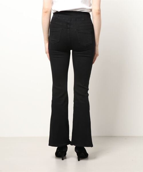 LATINA（ラティーナ）の「ハイウエスト超ストレッチサイドスリットフレアデニムパンツ（デニムパンツ・レディース・ブルー/ブラック・L/XL/M/S）」の6枚目の写真