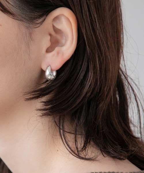 yuw（ユウ）の「ＳＬＶドロップピアス　261629（ピアス（両耳用）・レディース・シルバー・FREE）」の2枚目の写真