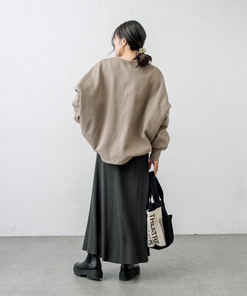 PUAL CE CIN（ピュアルセシン）の「裏起毛袖ボリュームBIGプルオーバー（スウェット・レディース・チャコールグレー/ベージュ/グレイッシュベージュ・FREE）」の9枚目の写真