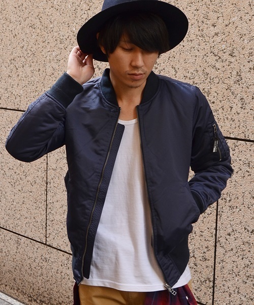 SHIPS JET BLUE（シップスジェットブルー）の「JB: ナイロン ツイルMA-1 ジャケット 15SS（ミリタリージャケット・メンズ・ネイビー/オリーブ・LARGE/MEDIUM/SMALL）」の2枚目の写真