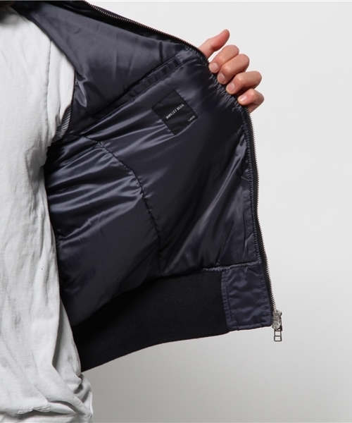 SHIPS JET BLUE（シップスジェットブルー）の「JB: ナイロン ツイルMA-1 ジャケット 15SS（ミリタリージャケット・メンズ・ネイビー/オリーブ・LARGE/MEDIUM/SMALL）」の4枚目の写真