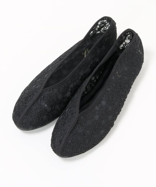 frames RAY CASSIN（フレームスレイカズン）の「チュールレースフラットシューズ（パンプス・レディース・ホワイト/グレイッシュベージュ/ブラック・LARGE/X-LARGE/SMALL/MEDIUM）」の2枚目の写真