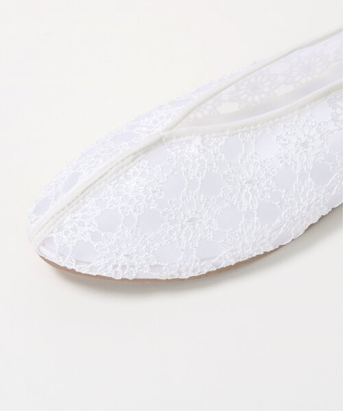 frames RAY CASSIN（フレームスレイカズン）の「チュールレースフラットシューズ（パンプス・レディース・ホワイト/グレイッシュベージュ/ブラック・LARGE/X-LARGE/SMALL/MEDIUM）」の4枚目の写真