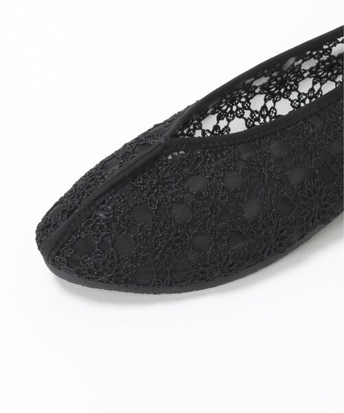 frames RAY CASSIN（フレームスレイカズン）の「チュールレースフラットシューズ（パンプス・レディース・ホワイト/グレイッシュベージュ/ブラック・LARGE/X-LARGE/SMALL/MEDIUM）」の5枚目の写真
