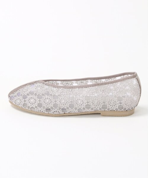 frames RAY CASSIN（フレームスレイカズン）の「チュールレースフラットシューズ（パンプス・レディース・ホワイト/グレイッシュベージュ/ブラック・LARGE/X-LARGE/SMALL/MEDIUM）」の7枚目の写真